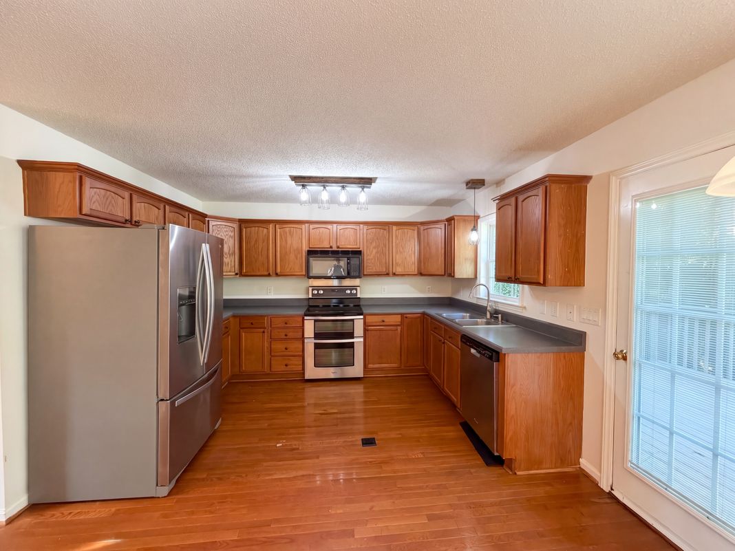 Property photo 2 of 3888 Courtland Cir