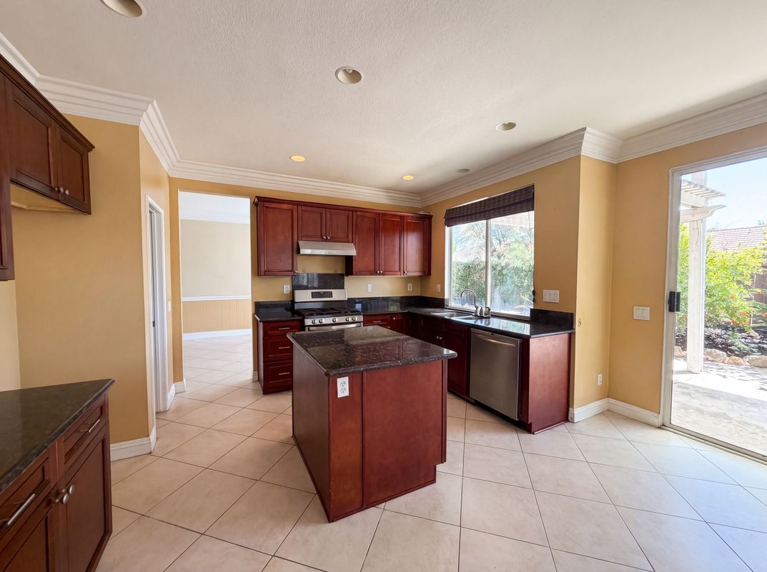 Property photo 2 of 27801 Canyon Hills Way