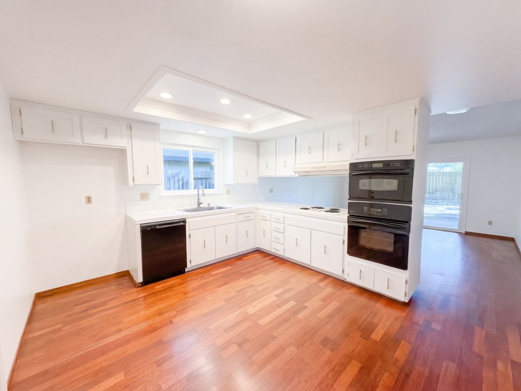 Property photo 2 of 6800 Havenhurst Dr