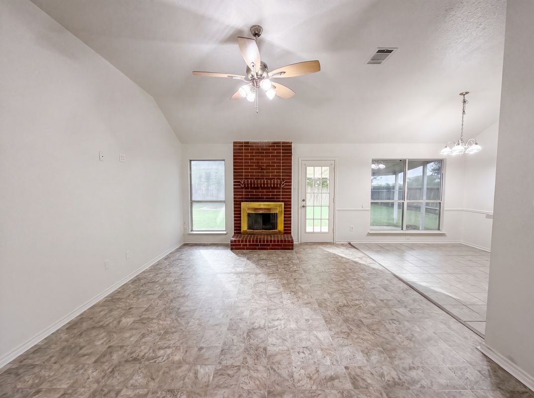 Property photo 3 of 129 Meadowbrook Dr