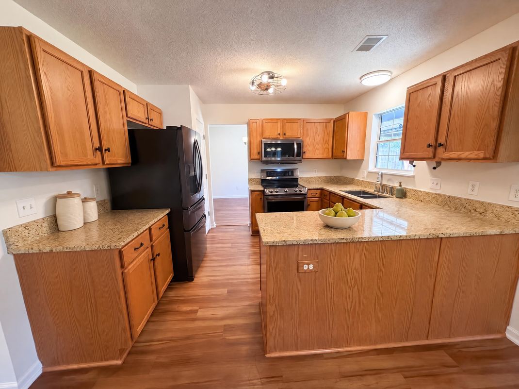 Property photo 2 of 152 Woodcote Dr