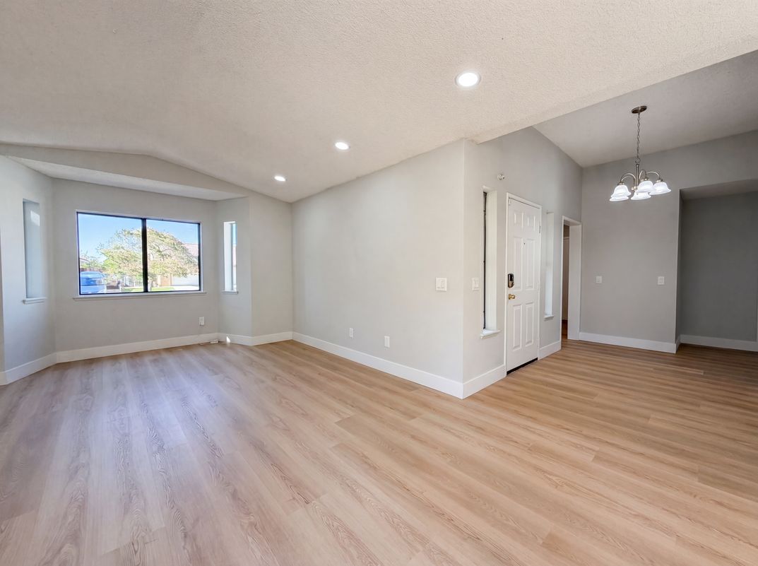 Photo 6 of 25 of 42355 Willeta Ave, Lancaster, CA