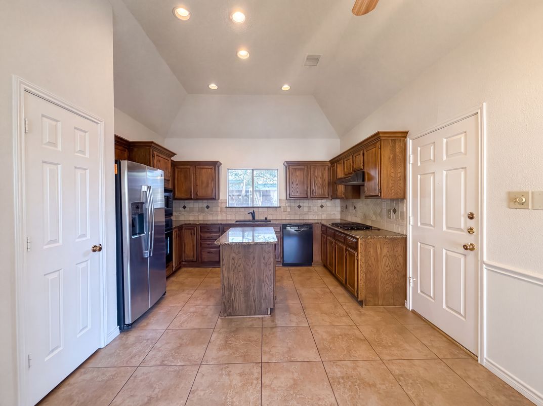 Property photo 2 of 905 Ridgemont Dr