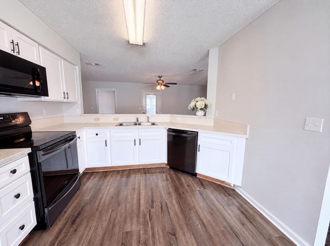 Property photo 2 of 1708 Ashwood Cir