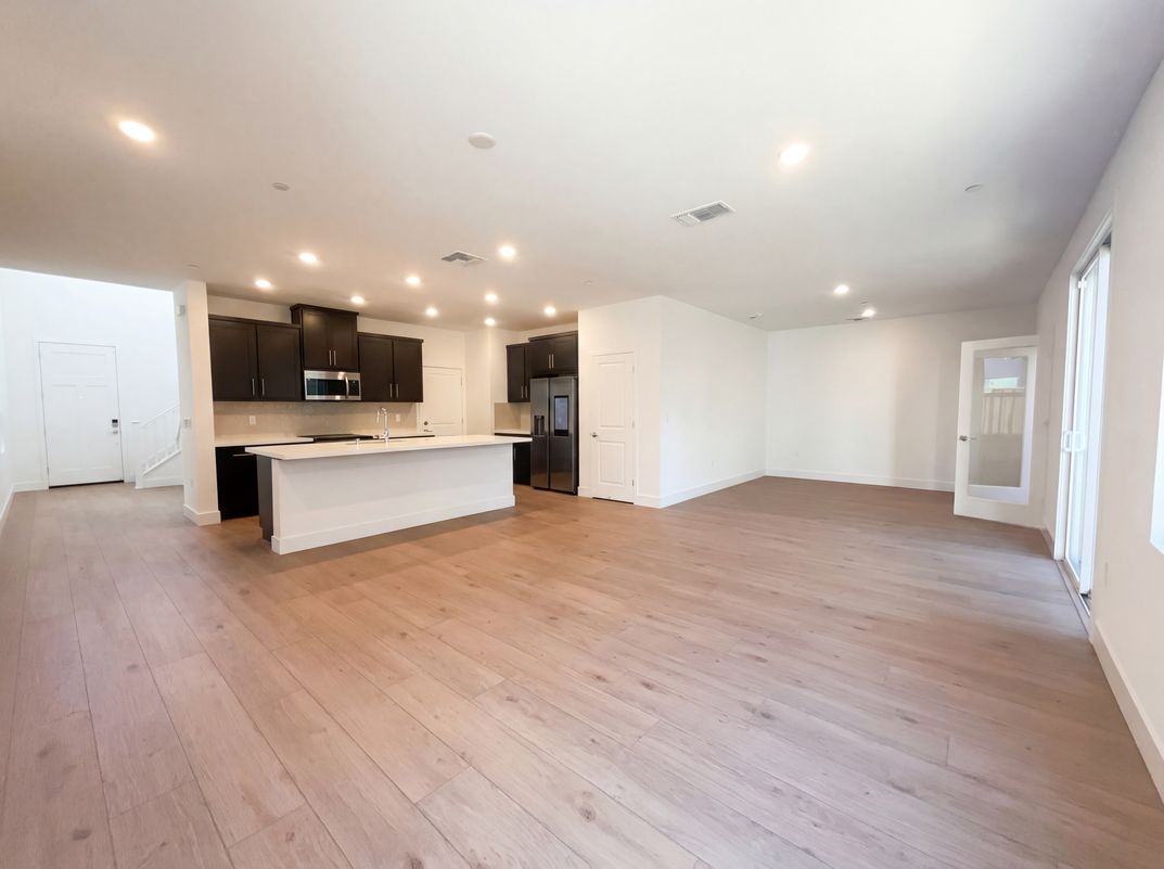 Property photo 3 of 441 N Paso Robles Dr
