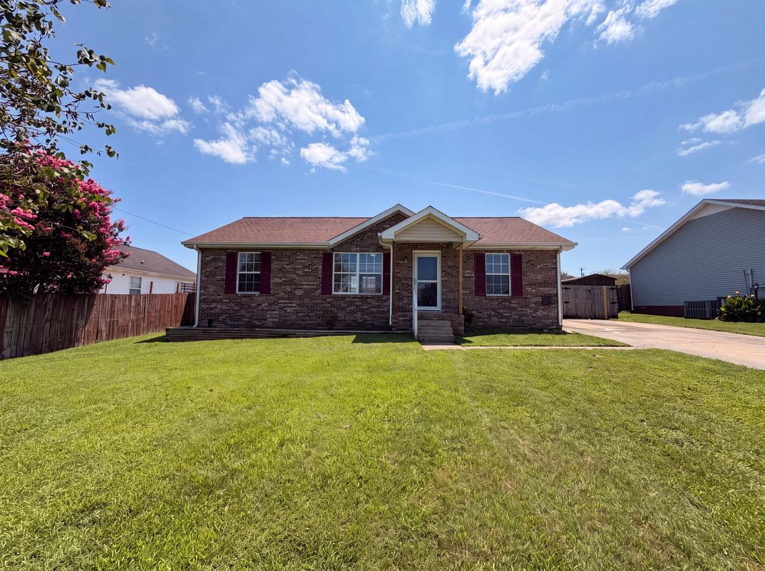 Property photo 1 of 1046 Mile High Dr