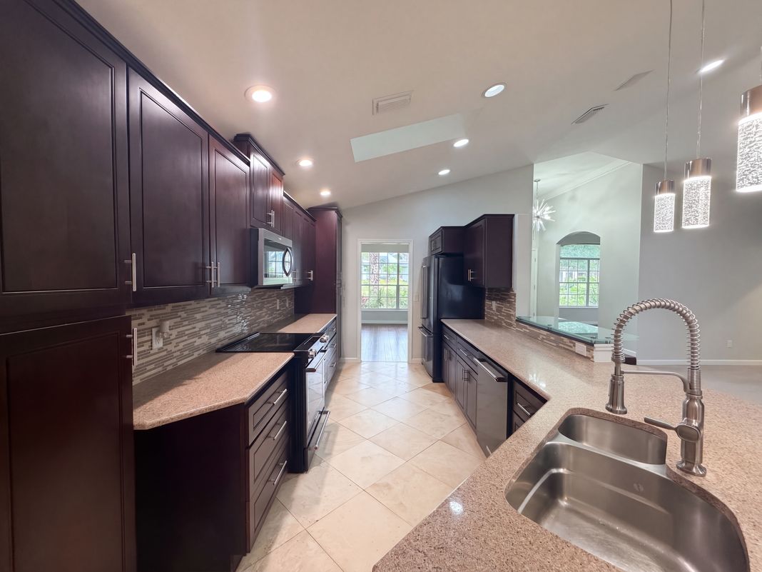 Property photo 2 of 455 Longmeadow Ln