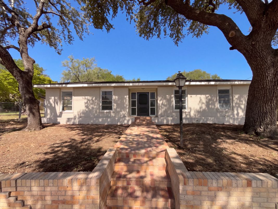 Property photo 1 of 1205 G St