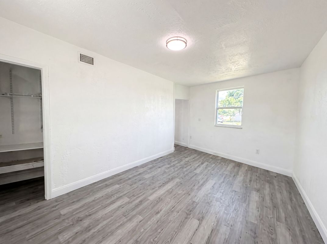 Photo 4 of 26 of 21530 Glendale Ave, Port Charlotte, FL