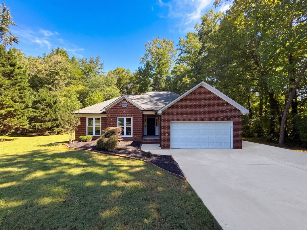Property photo 1 of 1104 Thoroughbred Pl NW