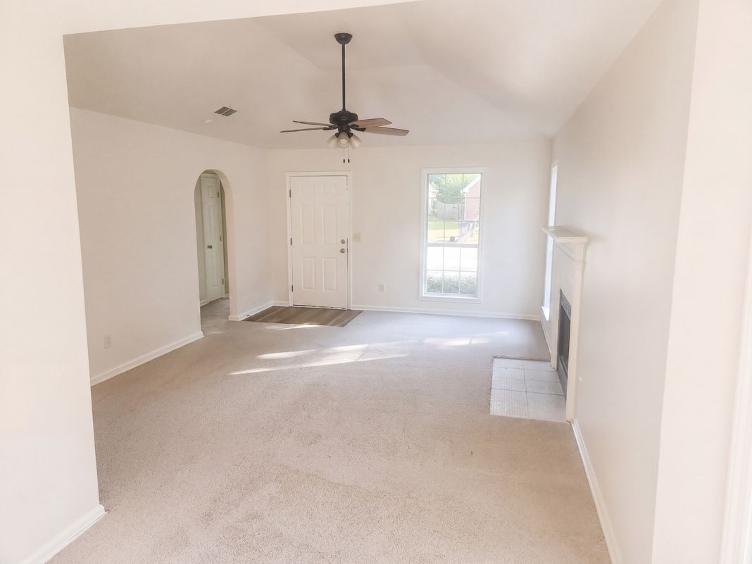 Property photo 3 of 137 Mayfair Ln