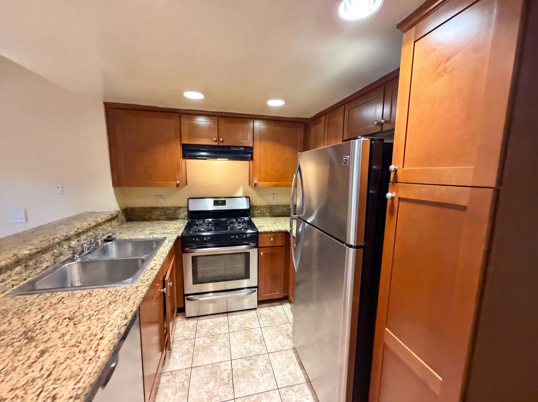 Property photo 2 of 920 S Palmetto Ave Apt 9