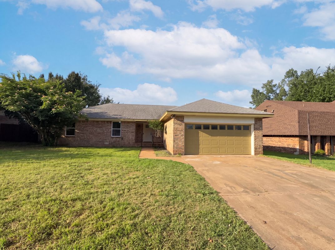 Property photo 1 of 1123 E Willham Dr