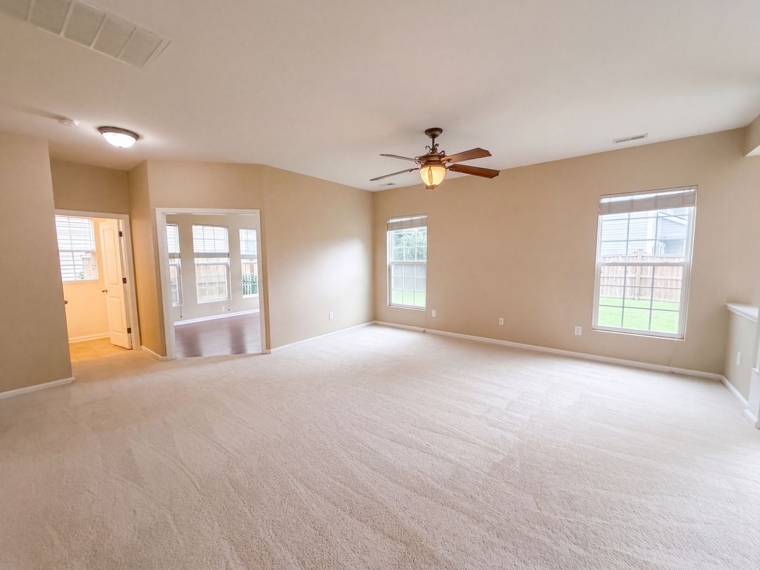 Property photo 3 of 3037 Ellington Dr