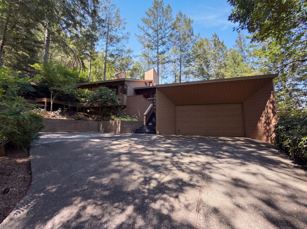 Property photo 1 of 815 Wild Oak Dr