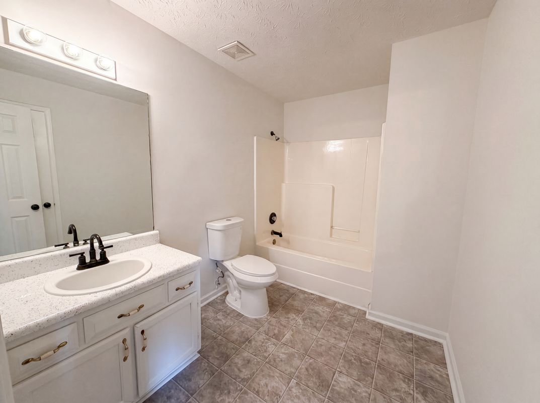 Photo 23 of 32 of 5355 Queen Ester Ct, Ellenwood, GA