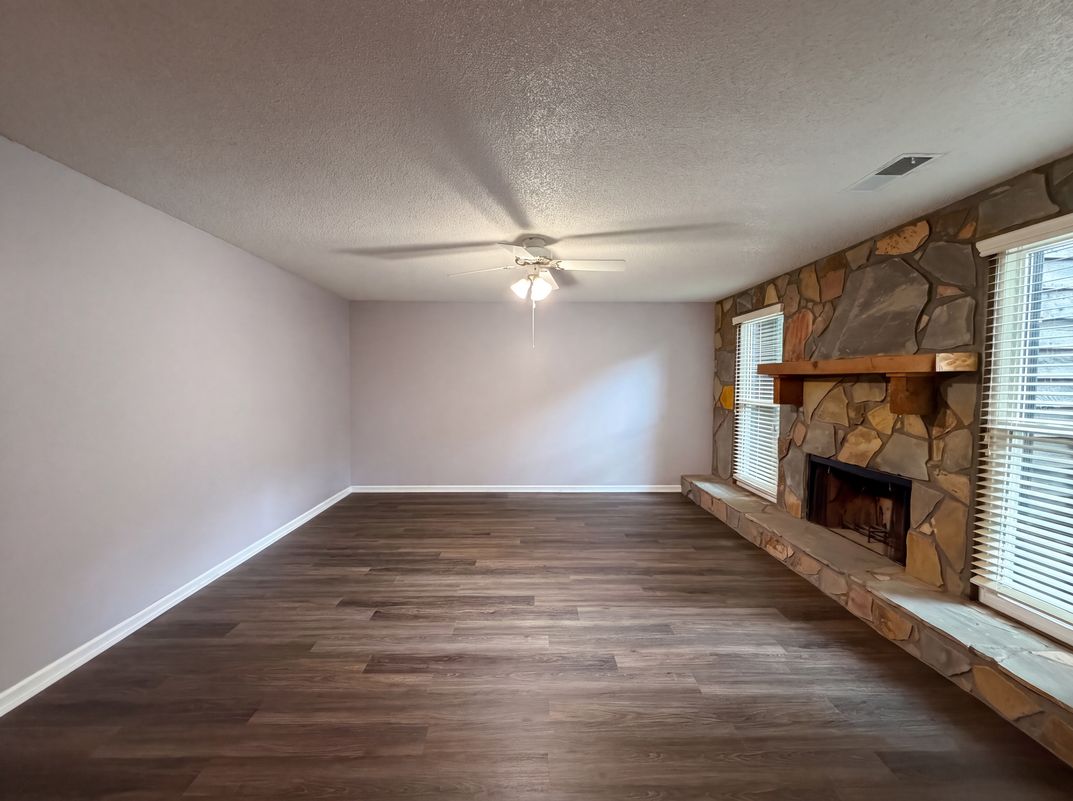Property photo 3 of 282 Toweridge Dr SW