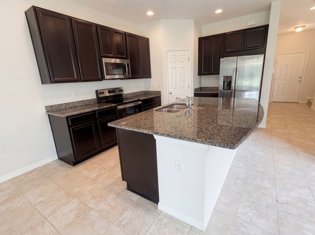 Property photo 2 of 7070 Woodchase Glen Dr