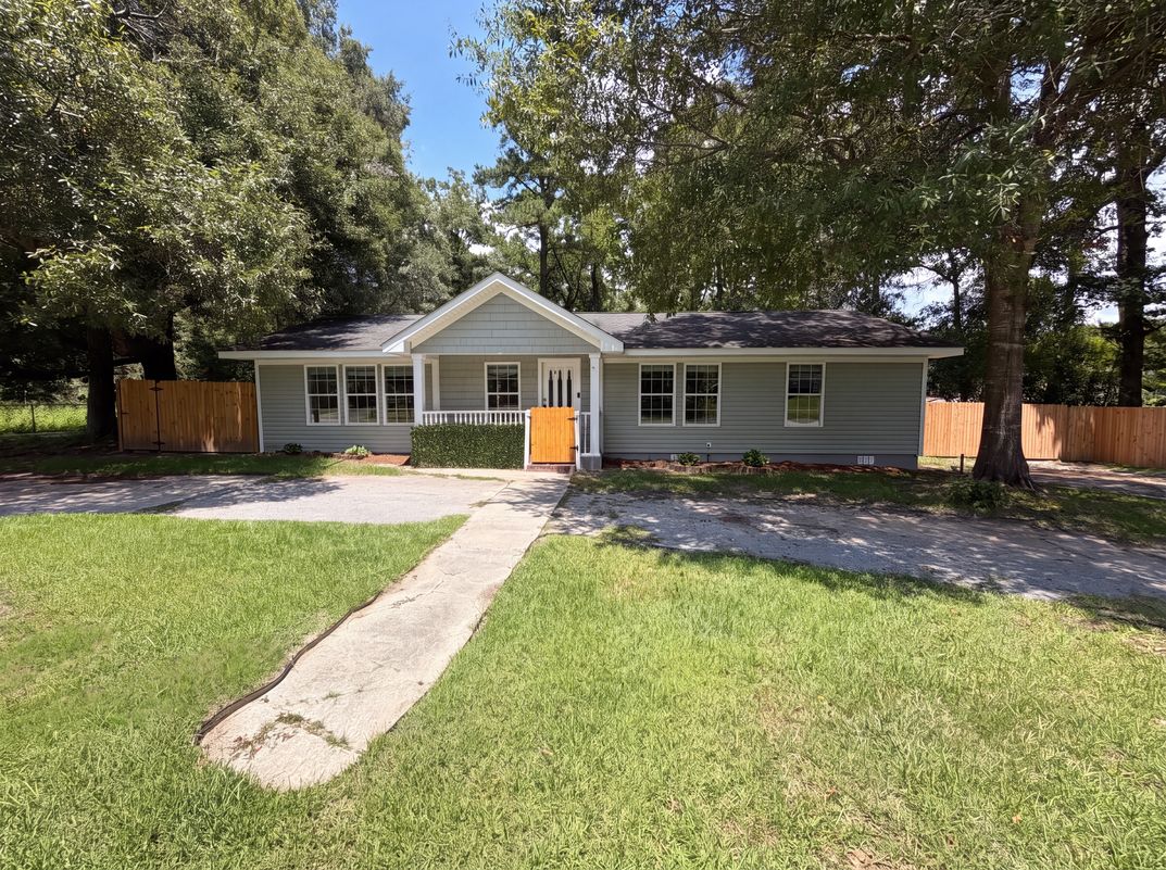Property photo 1 of 829 W 2nd North St
