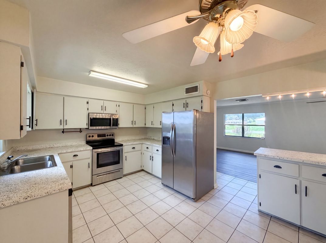 Property photo 2 of 3129 Avenue W NW