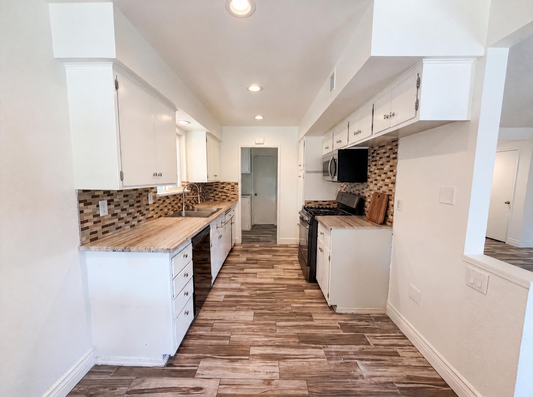 Property photo 3 of 1422 Oakmont Dr