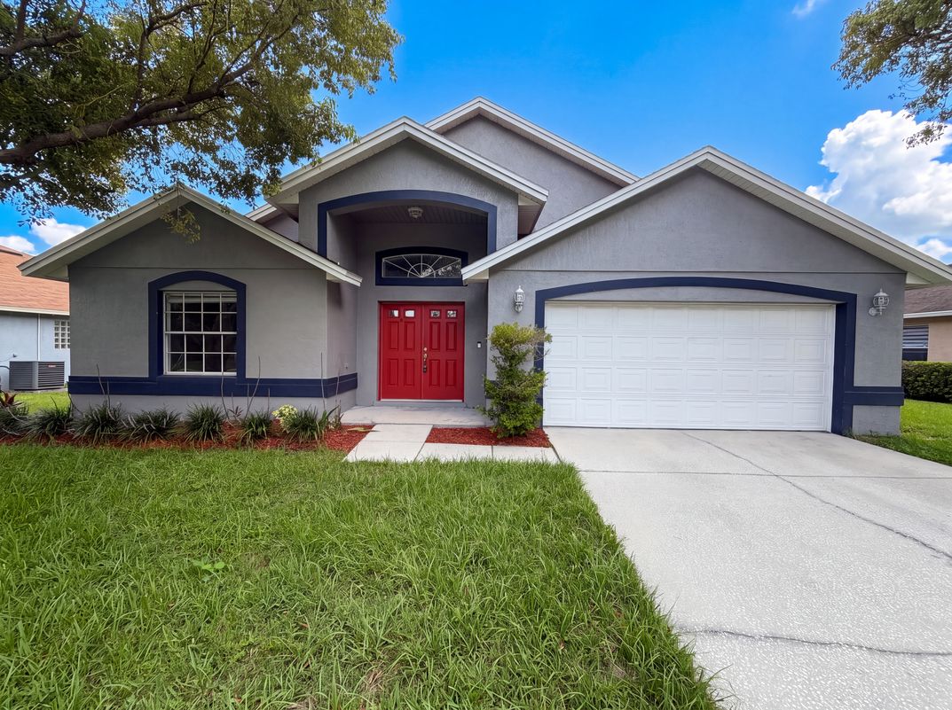 Property photo 1 of 721 Sunburst Cove Ln
