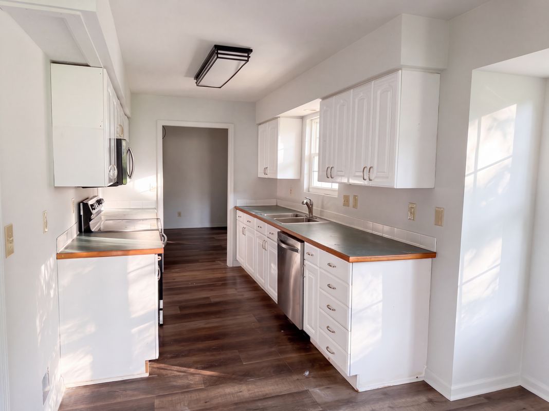 Property photo 2 of 141 Meadowview Ln