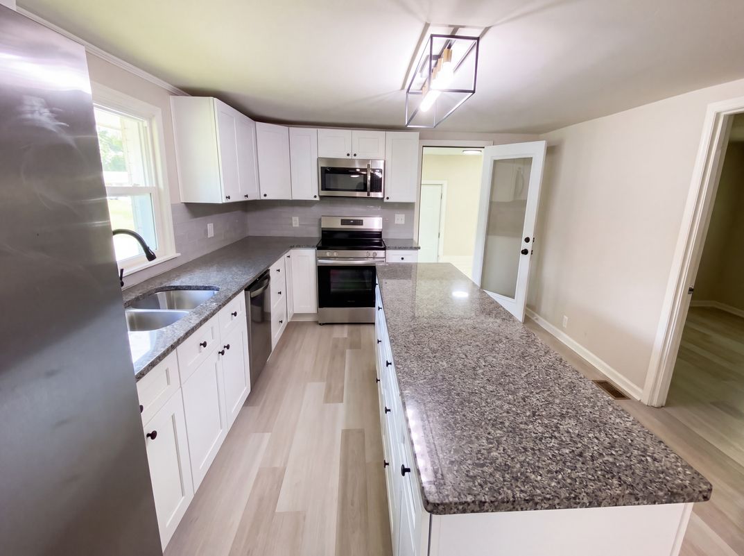 Property photo 2 of 630 S Lee St
