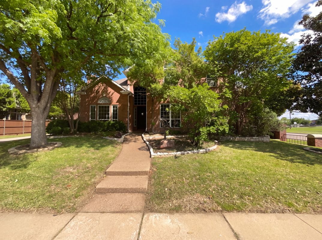 Property photo 1 of 2400 Creekview Dr