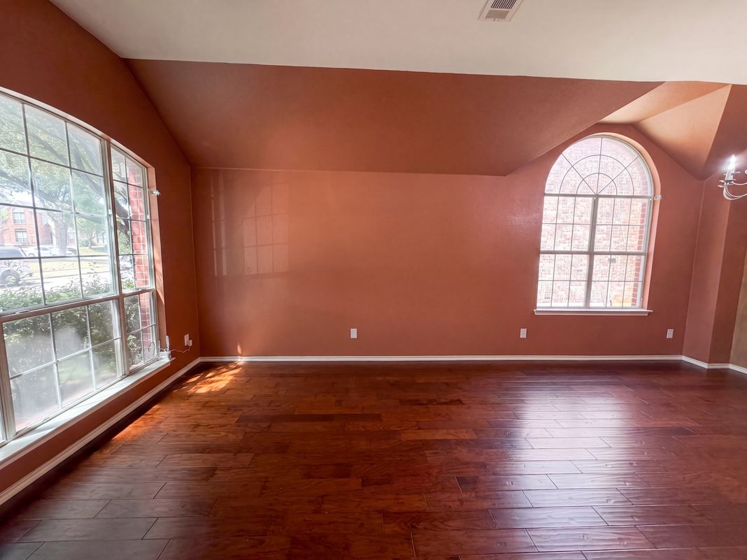 Property photo 3 of 1213 Whitecreek Dr