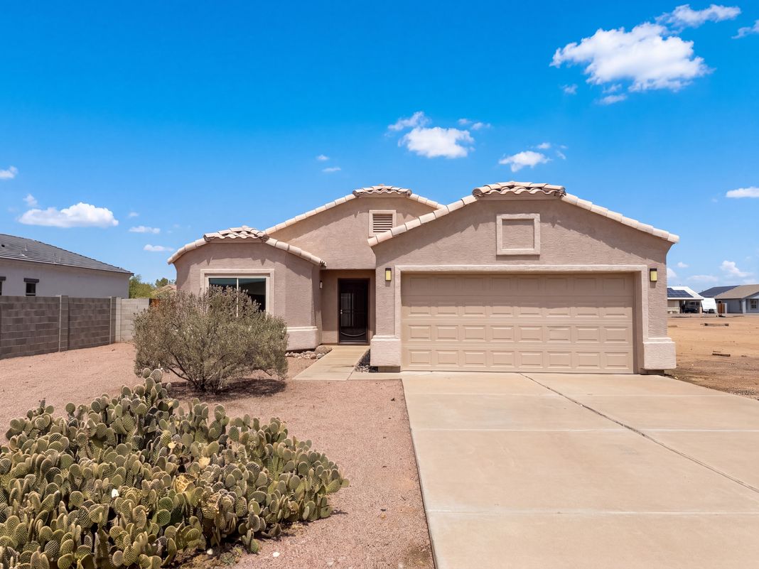 Property photo 1 of 10564 W Buena Vista Dr