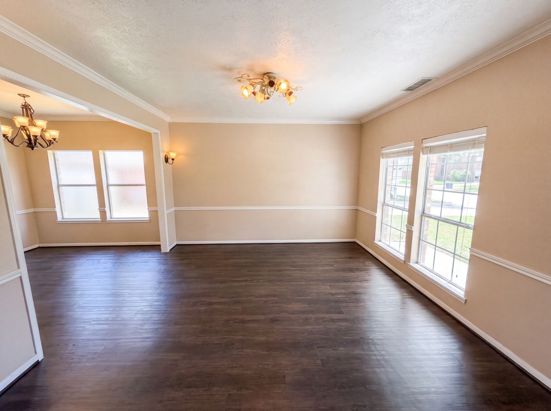 Photo 8 of 28 of 4215 River Ranch Dr, Pasadena, TX