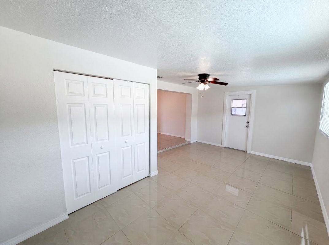 Photo 3 of 25 of 15525 Bedford Cir E, Clearwater, FL