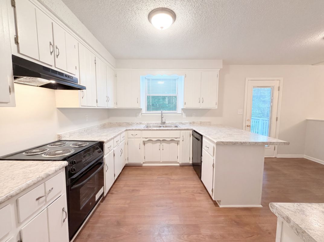 Photo 2 of 20 of 166 Kirby Dr, Clarksville, TN