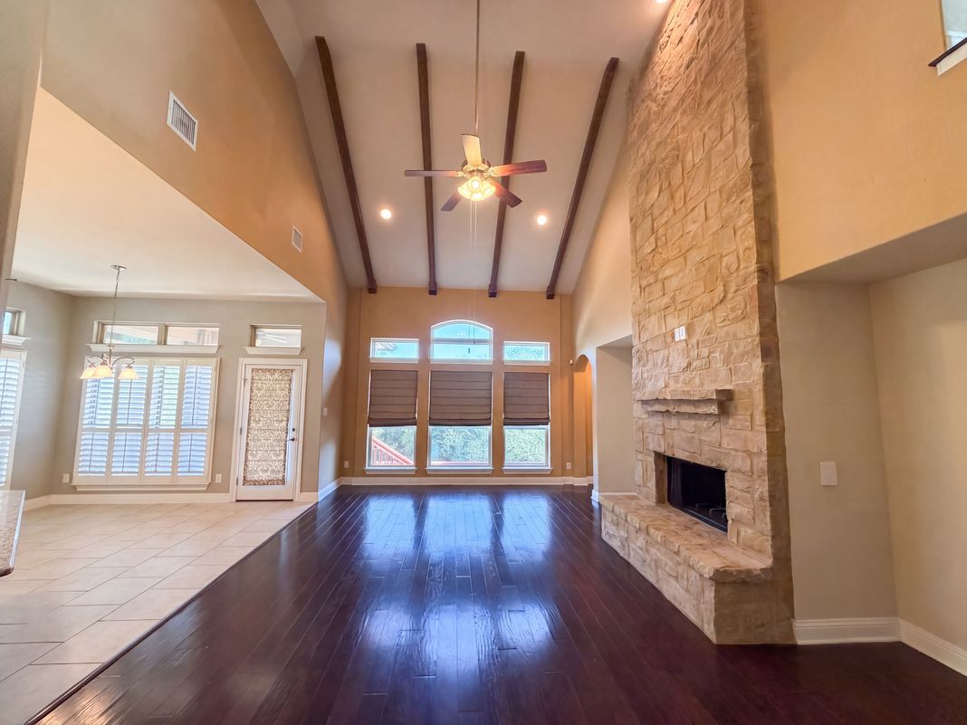 Property photo 3 of 918 Santa Cruz