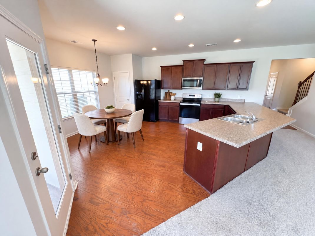 Property photo 2 of 35 Samuel Way NW