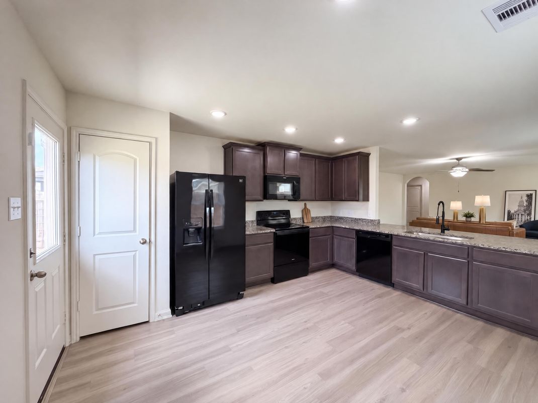 Property photo 2 of 6115 El Oro Dr
