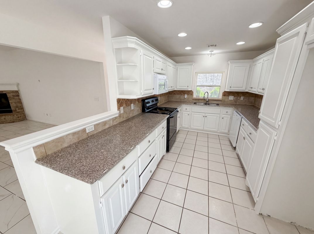 Property photo 2 of 12917 Meadows Dr
