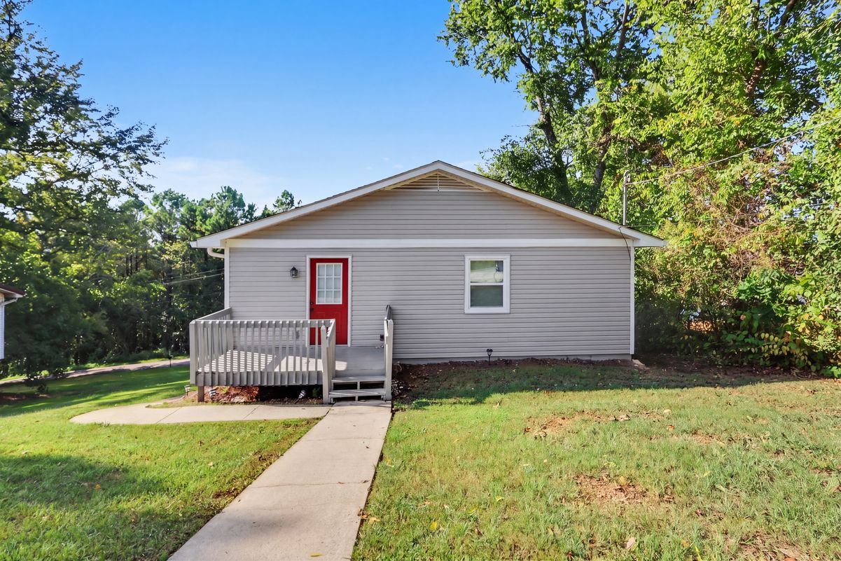 Property photo 1 of 1724 Burgin Ave