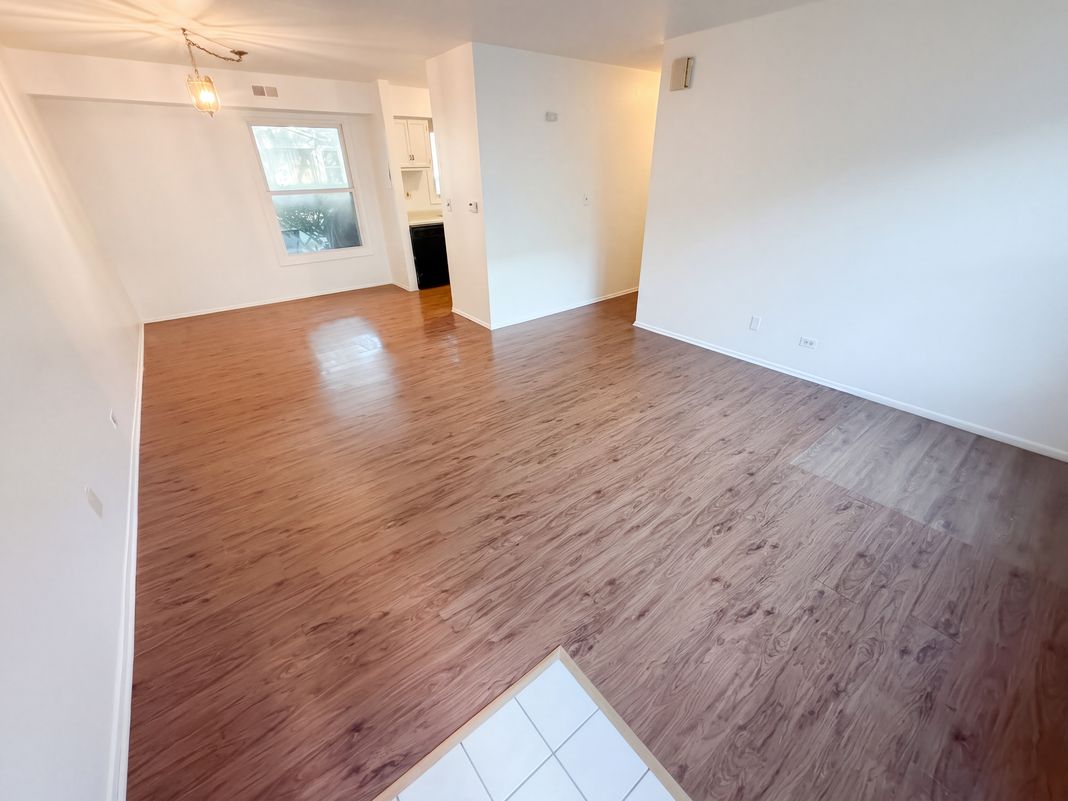 Property photo 3 of 1186 E Azalea Ln