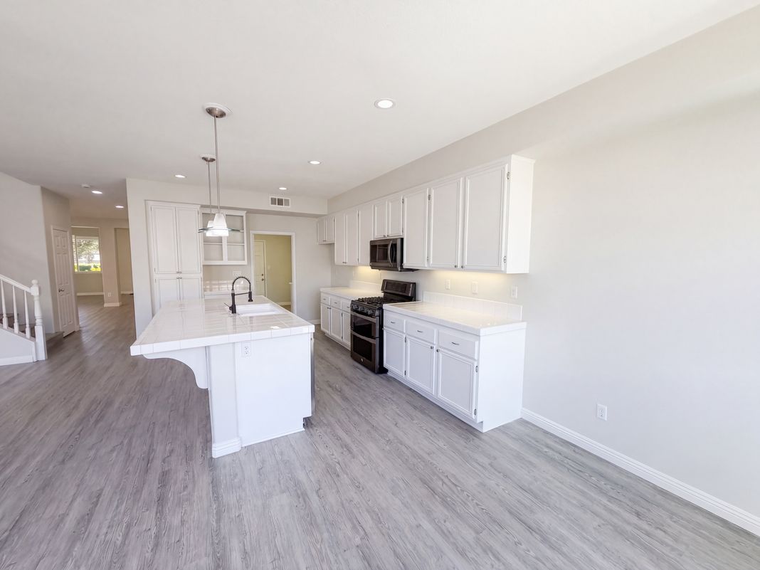 Property photo 2 of 1265 Lavender Ln