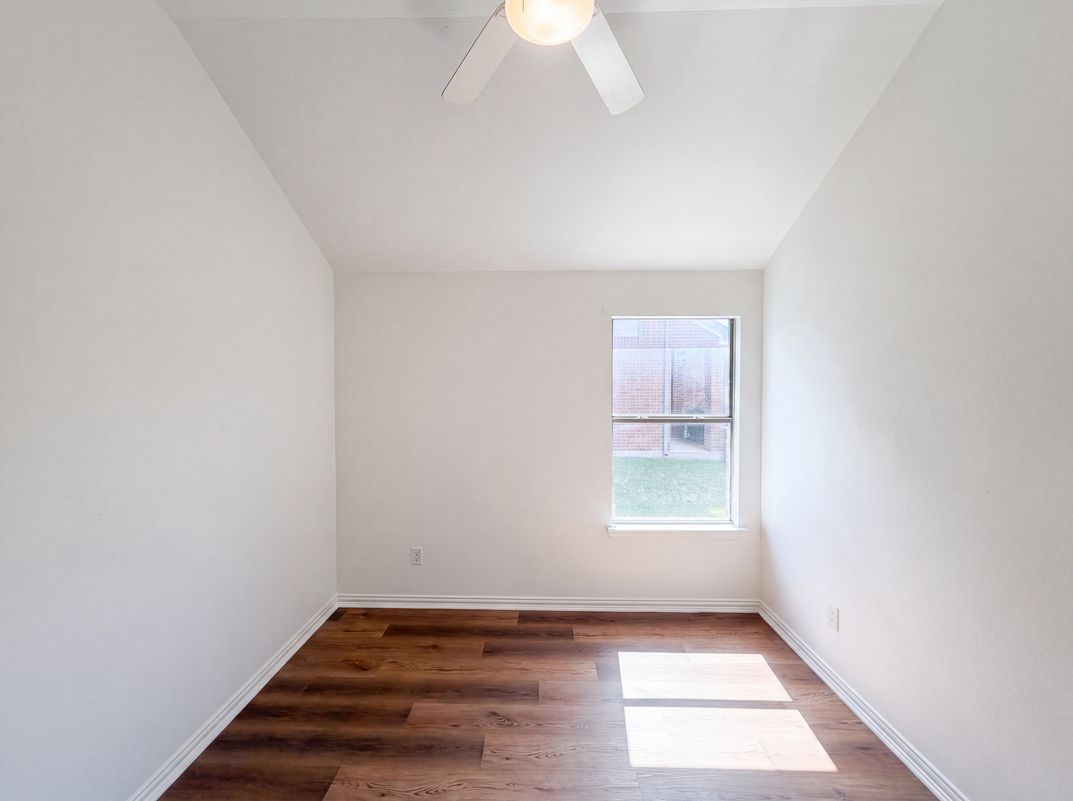 Photo 8 of 17 of 143 Pintail Ln, Sanger, TX