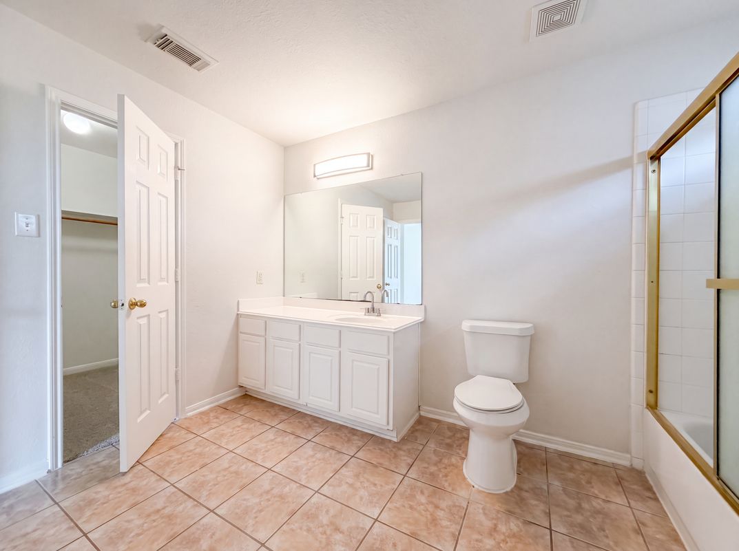 Photo 15 of 22 of 16519 Eaglewood Shadows Dr, Sugar Land, TX
