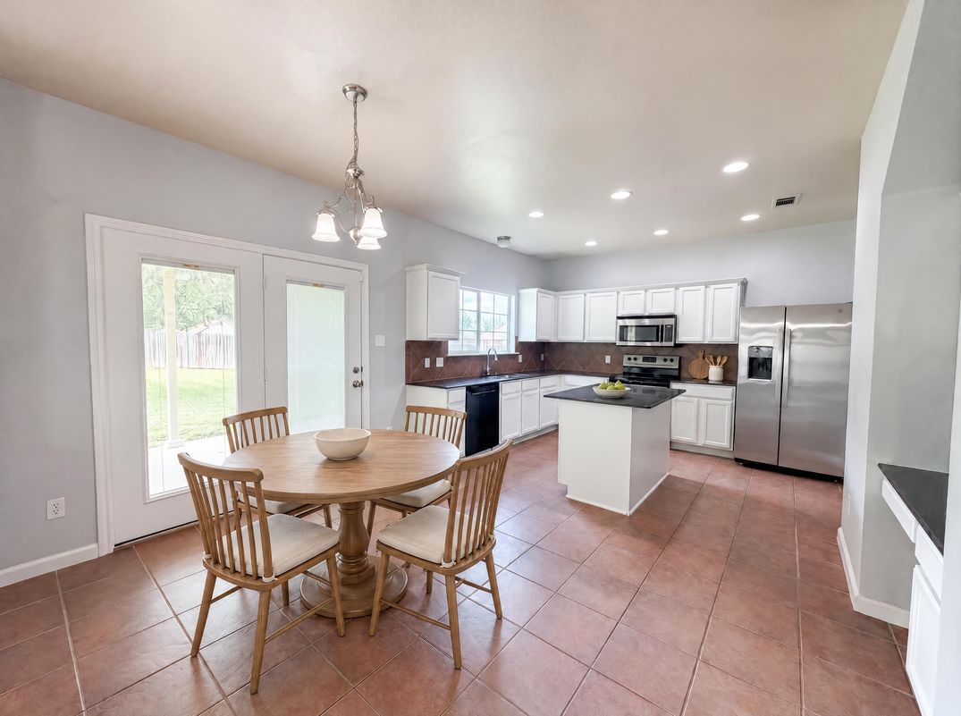 Property photo 2 of 313 Crowfoot Dr