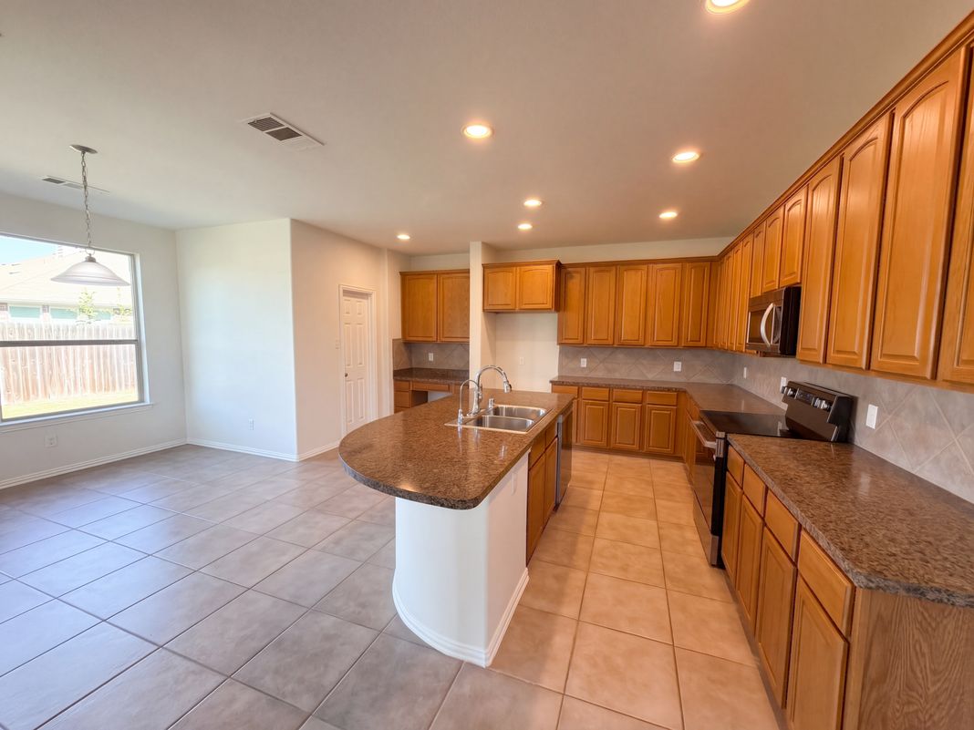 Property photo 2 of 2030 Uvalde Dr