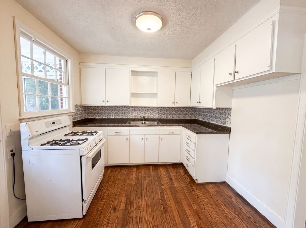 Property photo 2 of 1901 Glenwood Rd
