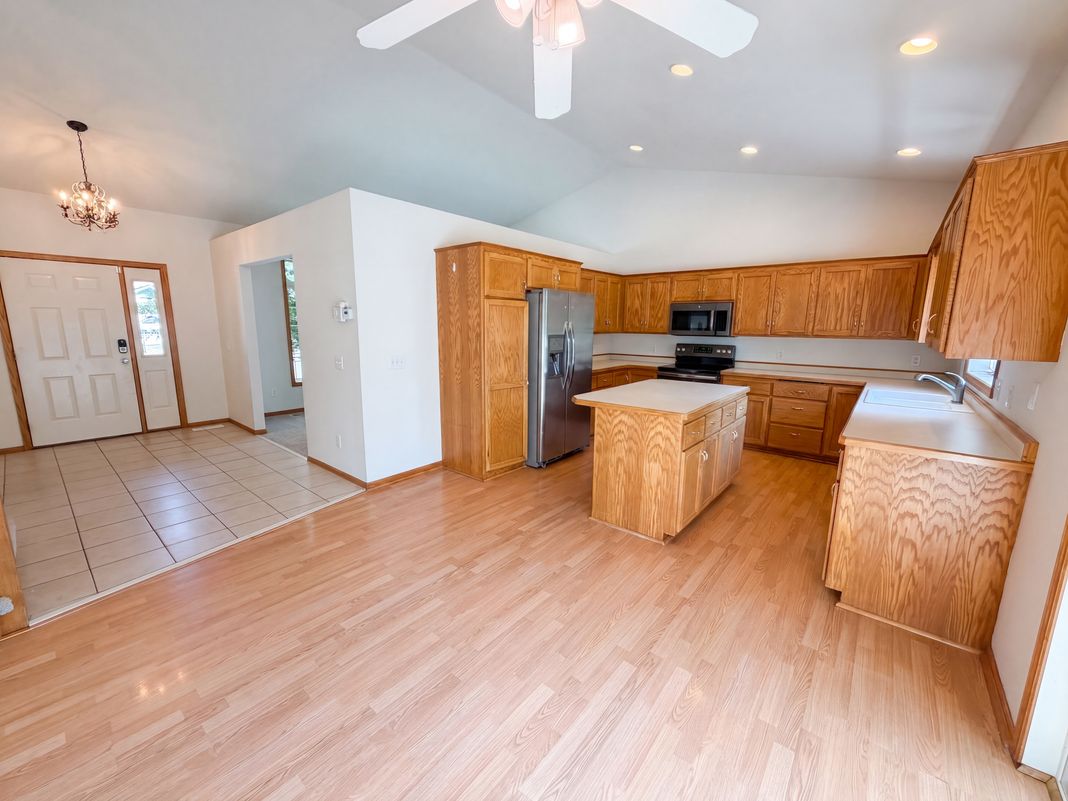 Property photo 2 of 8763 Autumn Oaks Dr
