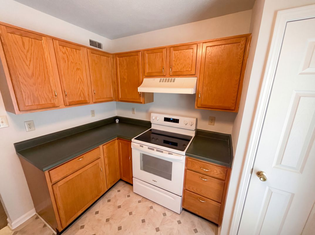 Photo 2 of 24 of 4925 Pembridge Dr, Indianapolis, IN