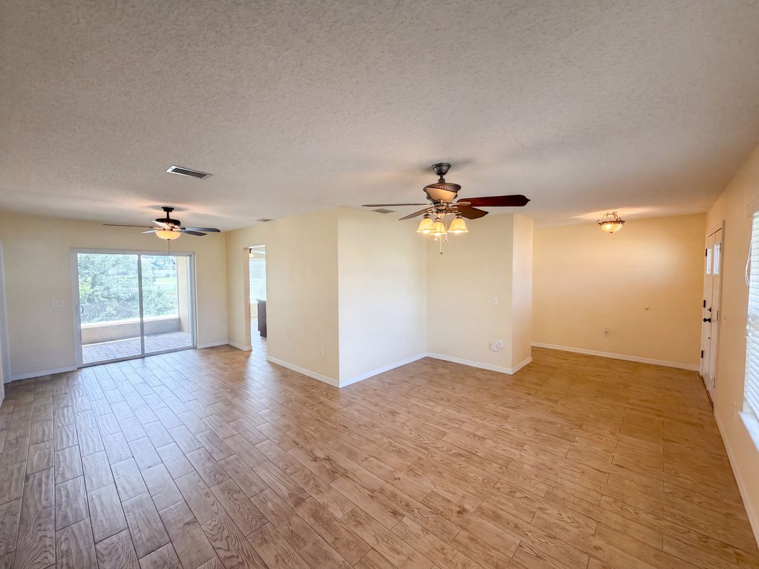 Property photo 3 of 4573 Bayridge Ct