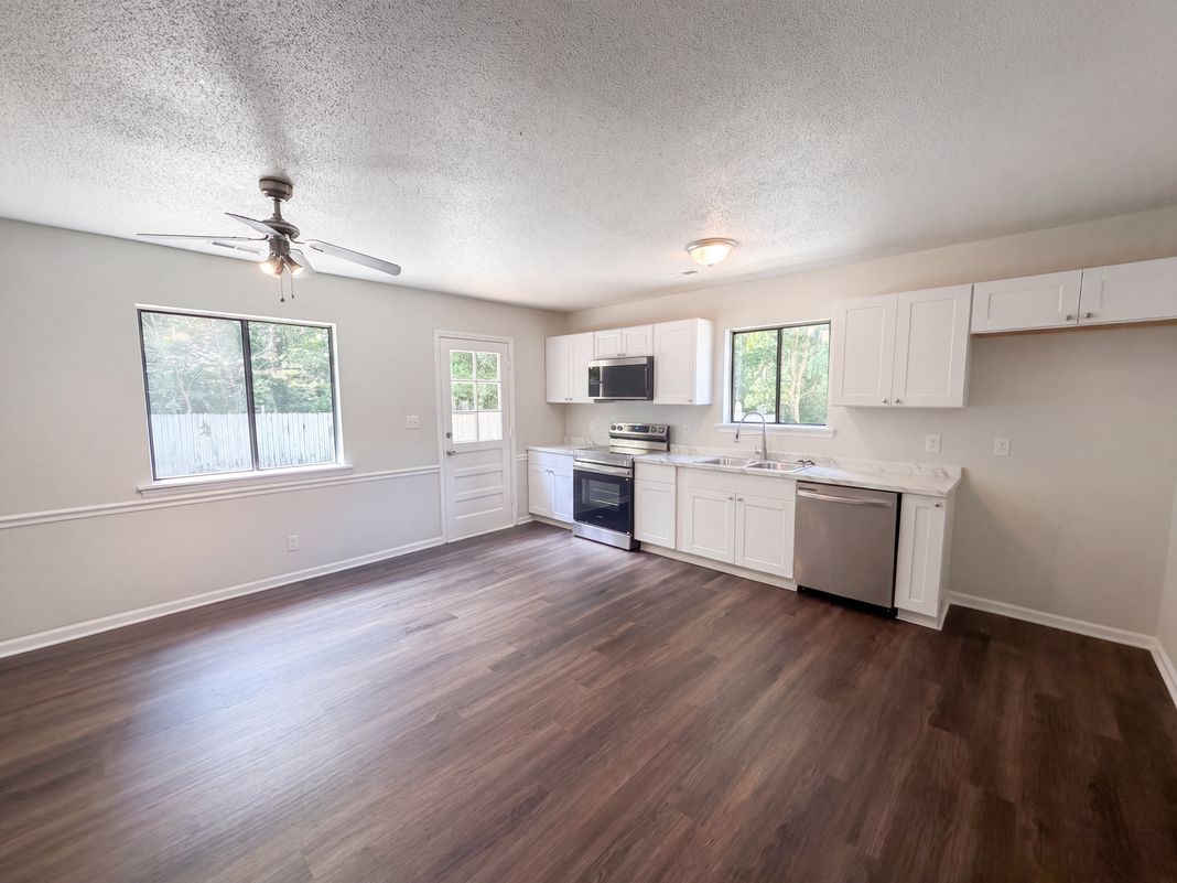 Property photo 2 of 2600 Wedgedale Ave